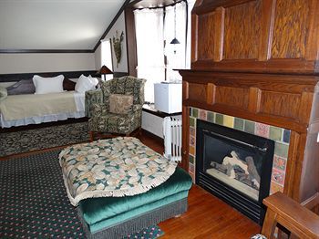 Stone Chalet B&B Inn And Event Center Ανν Άρμπορ Εξωτερικό φωτογραφία
